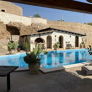 Couette-café Quattromulini !!, Noto